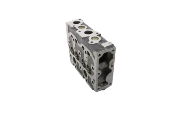 Cylinder head Kubota L175, L1500, L1501, L1801, Z750, Z751, Z851 - Image 3