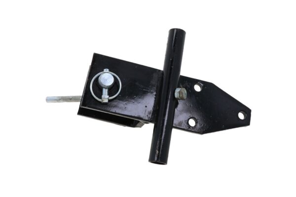 Under-mount towing hook with pull pin - Image 4