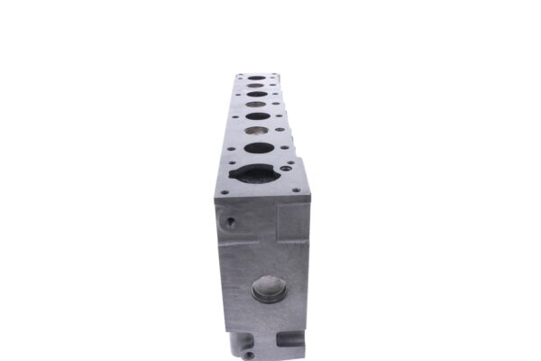Cylinder head Perkins 404D-22 - Image 2