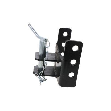 Towing hook with pull pin
